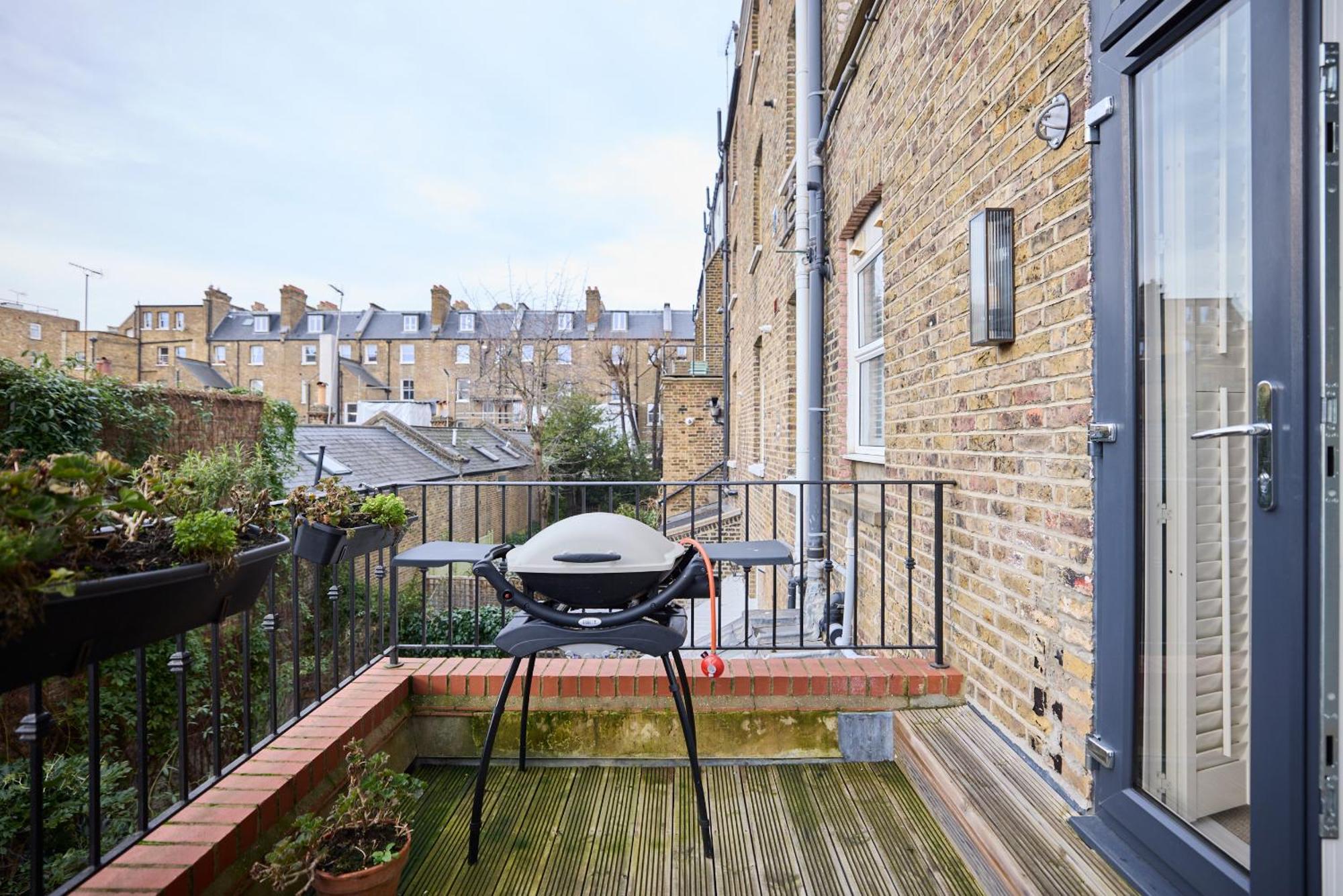The Chelsea Gem - Charming 1bdr With Balcony Apartamento *